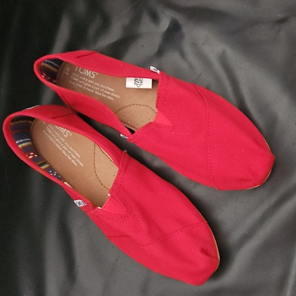TOMS Womens Alpargata Red Canvas Slip On Flat Shoes Size 8.5 US NEW - Picture 2 of 8